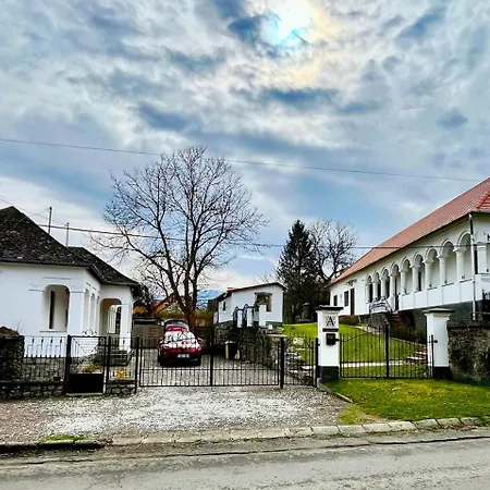 Udvar-ház * Nagyvisnyó