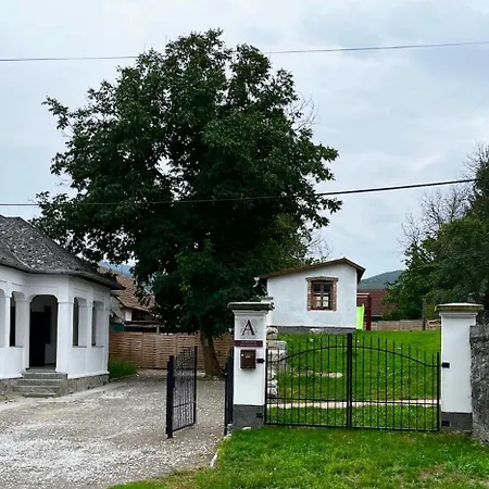Udvar-ház *