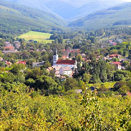 Udvar-ház