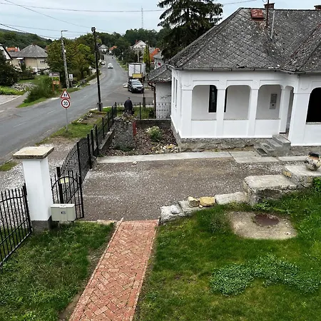 Udvar-haz * Nagyvisnyó