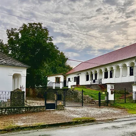 Udvar-haz 펜션 Nagyvisnyó