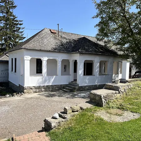 Udvar-ház Nagyvisnyó