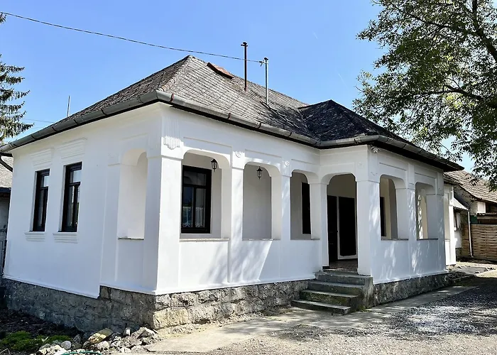 Udvar-ház