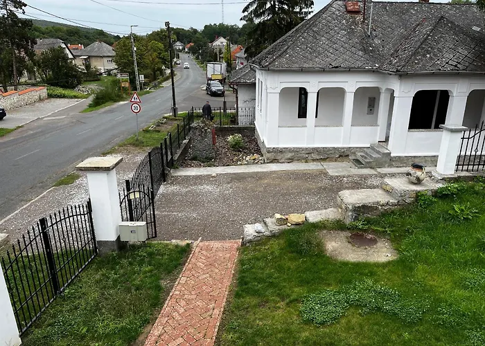 Udvar-haz * Nagyvisnyó