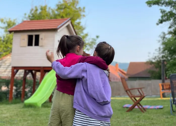 Udvar-haz בית נופש