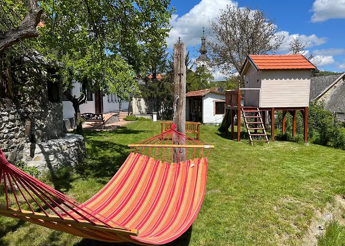 Udvar-haz בית נופש *